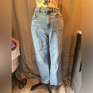 American Eagle light wash mom jean